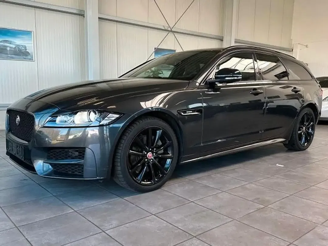 Jaguar XF - Thumbnail 3