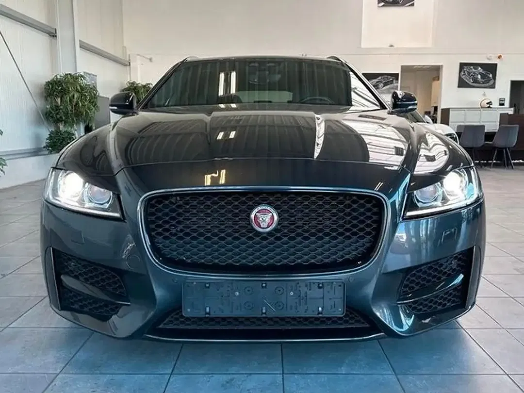 Jaguar XF - Thumbnail 6