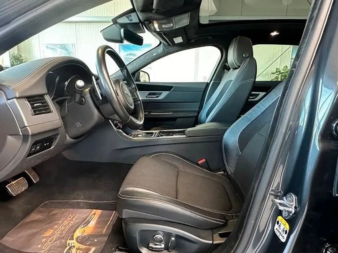 Jaguar XF - Thumbnail 8