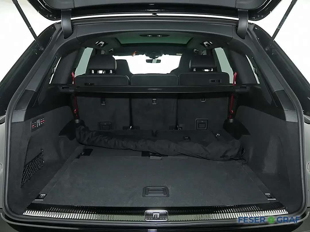 Audi Q7 - Thumbnail 10