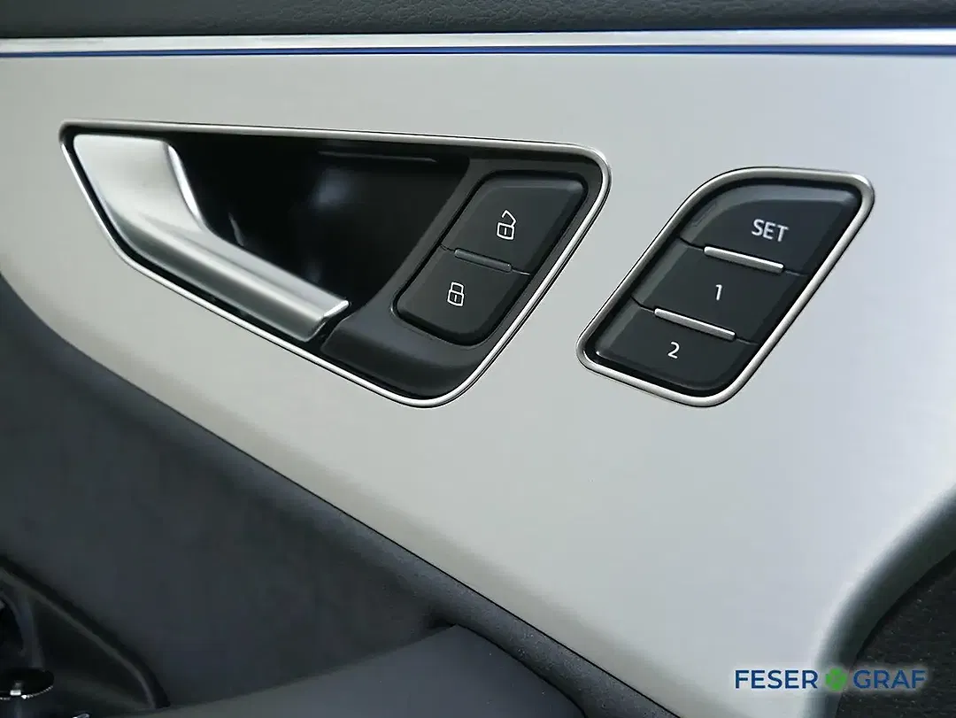 Audi Q7 - Thumbnail 11