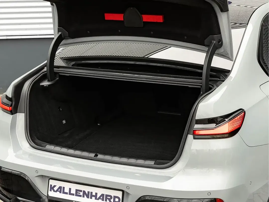 BMW i7 - Thumbnail 11