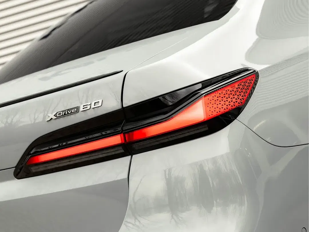 BMW i7 - Thumbnail 12