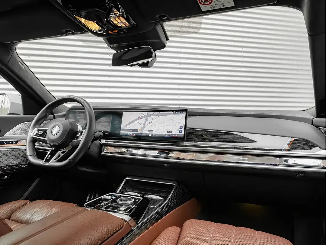 BMW i7 - Thumbnail 4