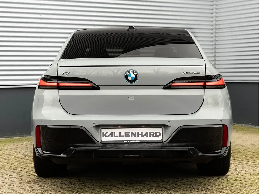 BMW i7 - Thumbnail 6