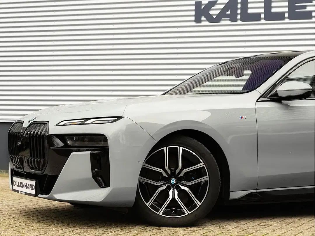 BMW i7 - Thumbnail 8