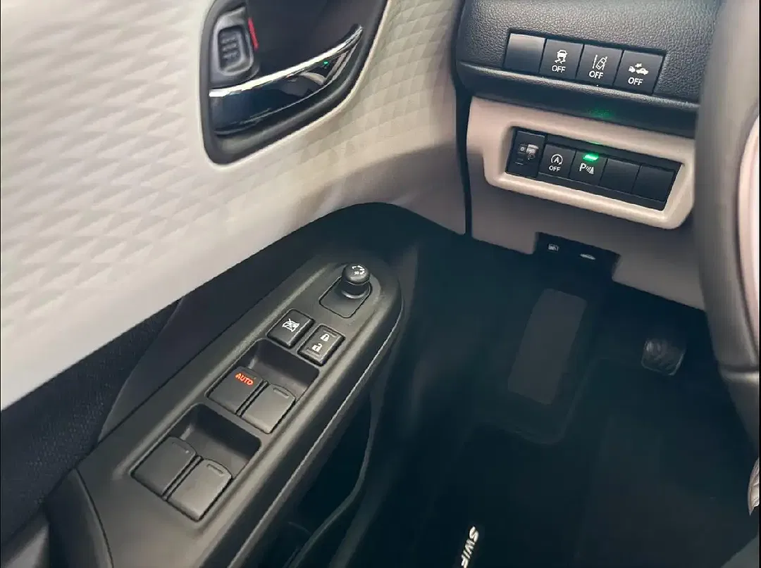 Suzuki Swift - Thumbnail 11