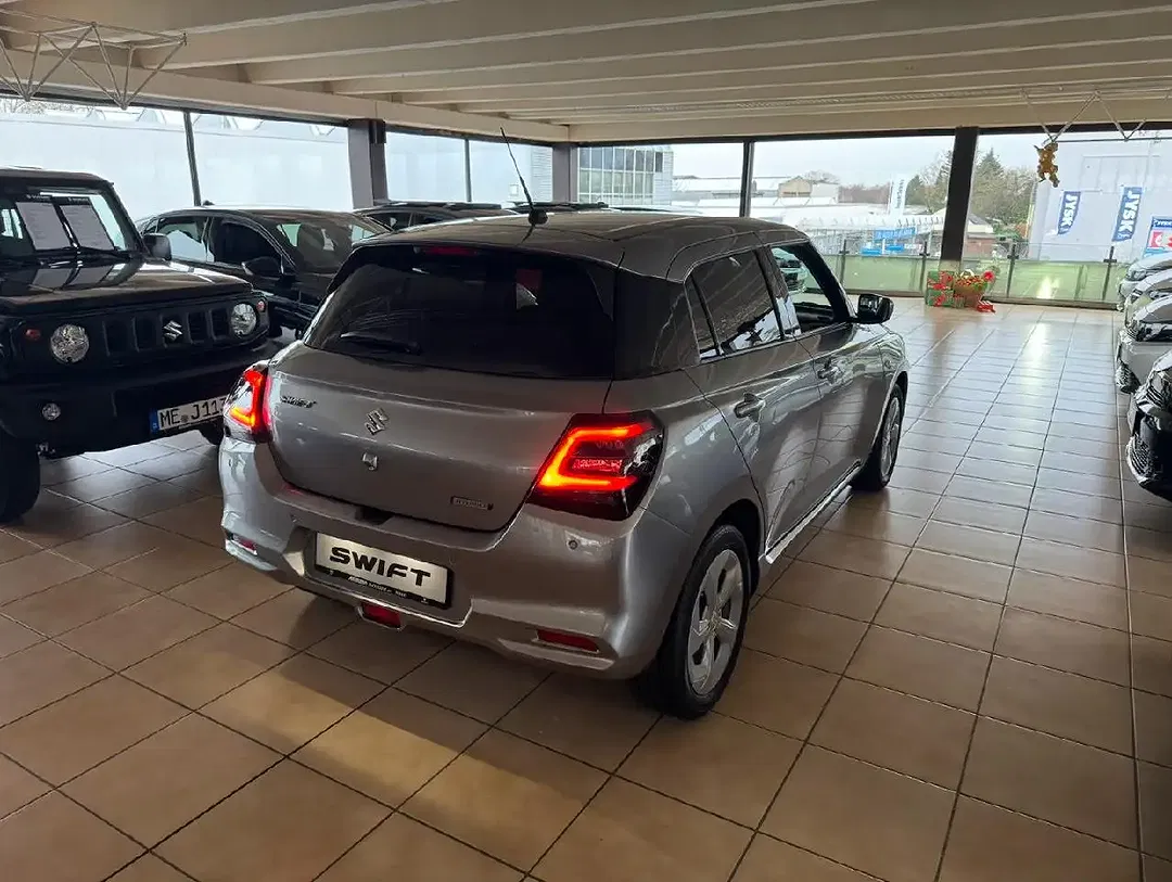 Suzuki Swift - Thumbnail 1