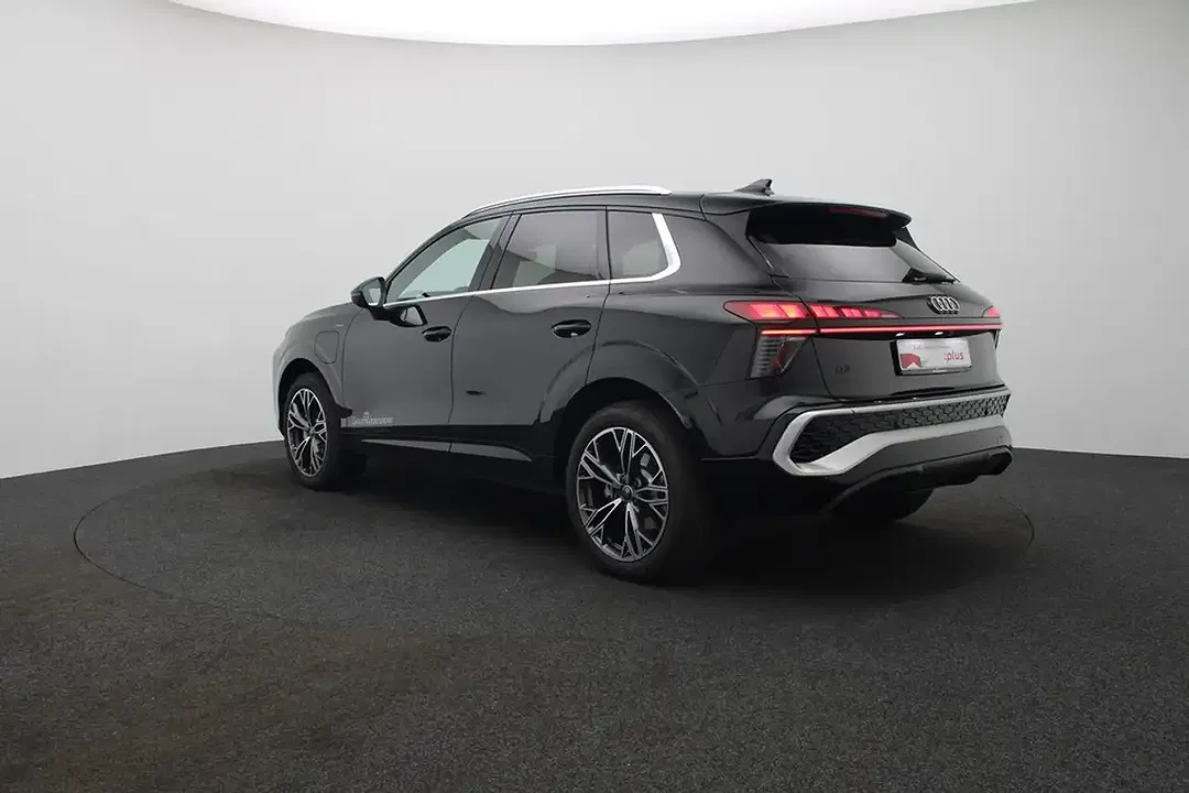Audi Q3 - Thumbnail 3