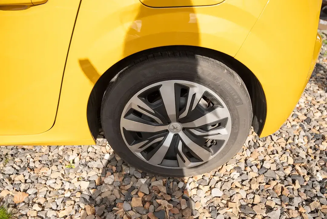 Peugeot 208 - Thumbnail 15