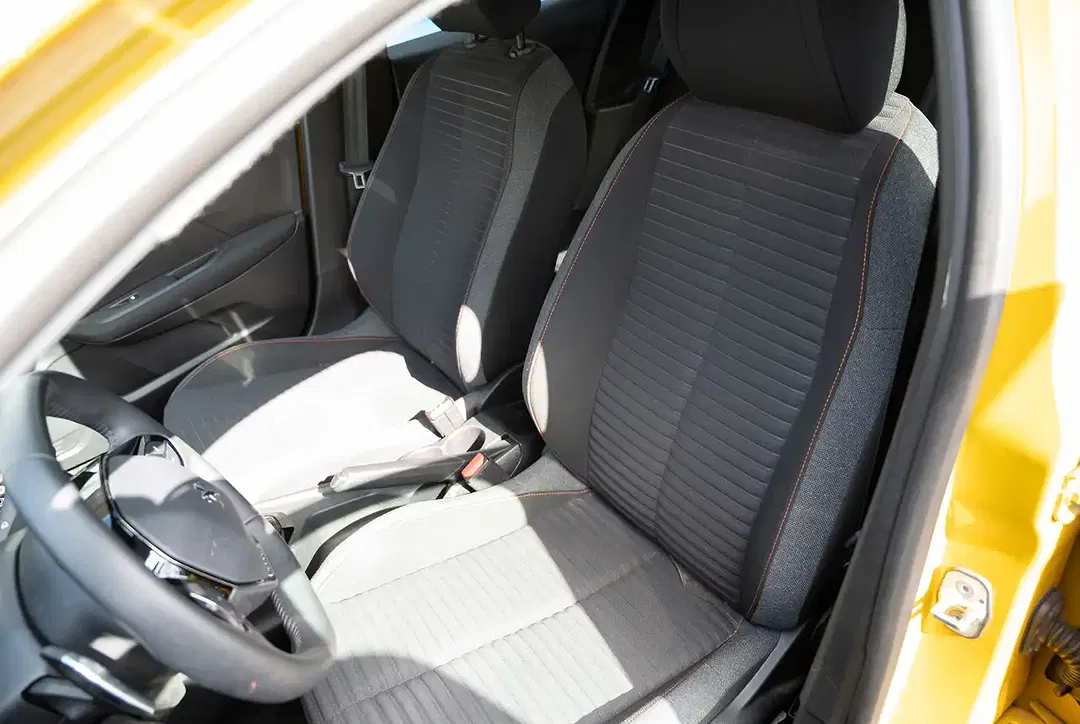Peugeot 208 - Thumbnail 6