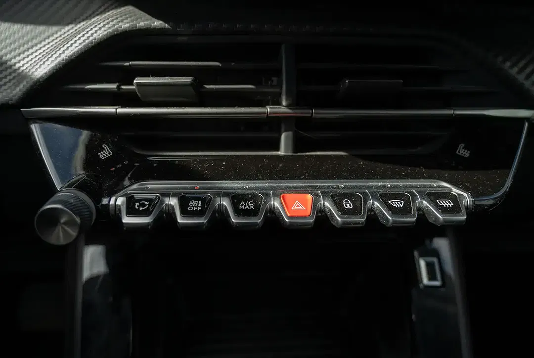 Peugeot 208 - Thumbnail 9