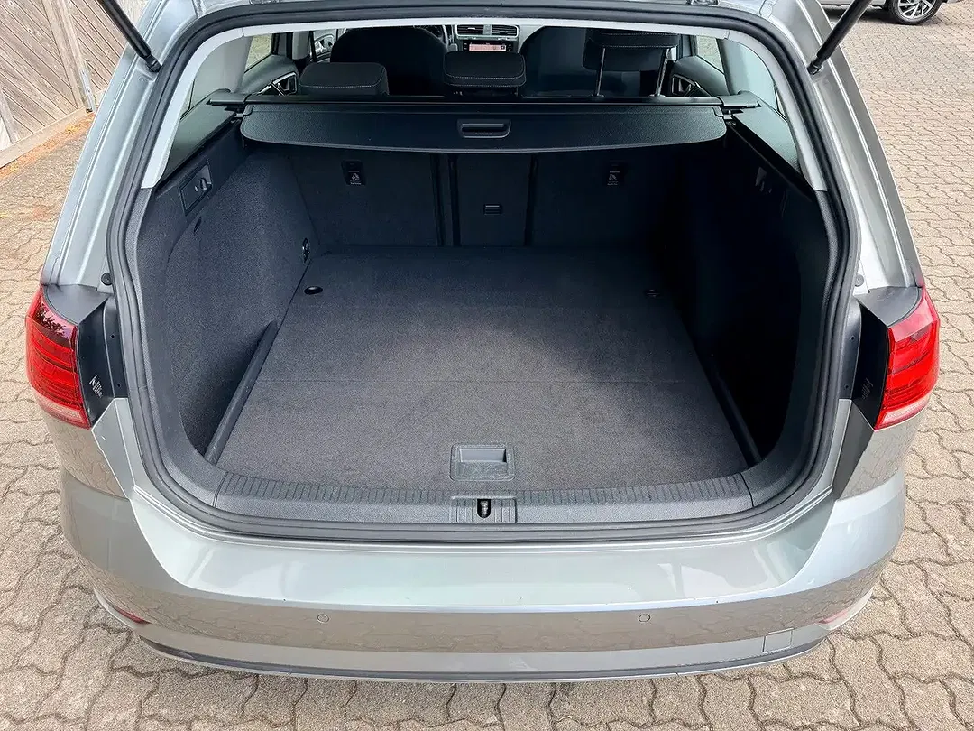 Volkswagen Golf - Thumbnail 12