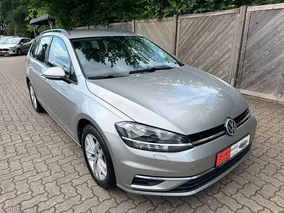 Volkswagen Golf - Thumbnail 2