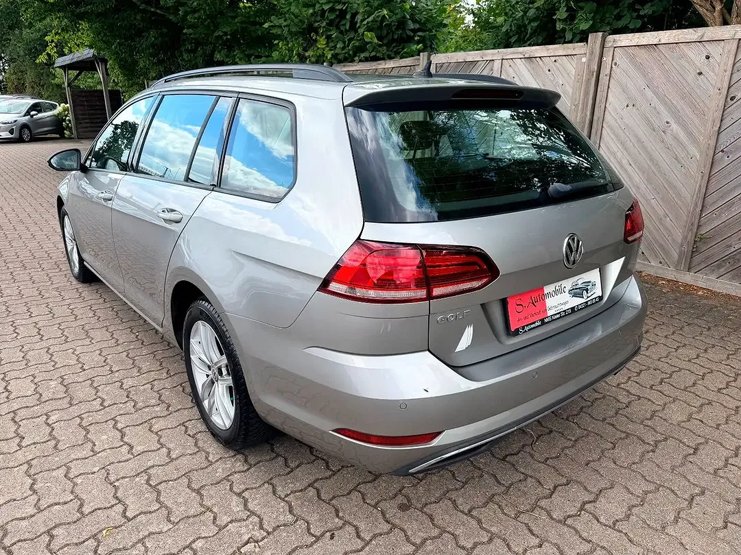 Volkswagen Golf - Thumbnail 3