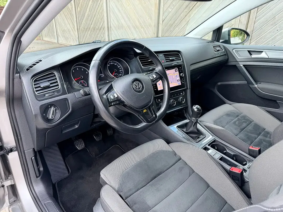Volkswagen Golf - Thumbnail 5
