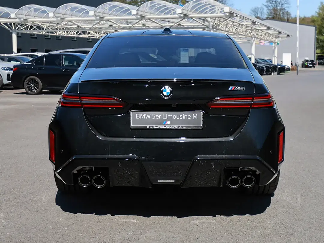 BMW M5 - Thumbnail 6