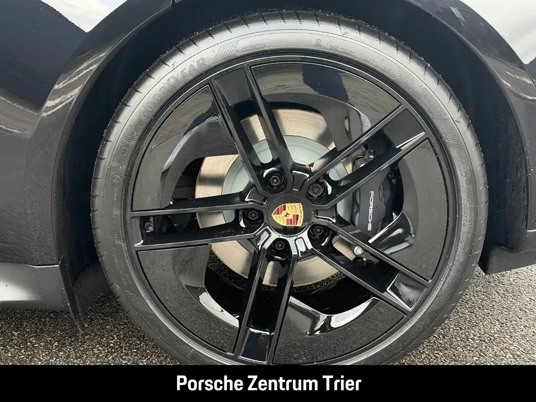 Porsche Taycan - Thumbnail 11