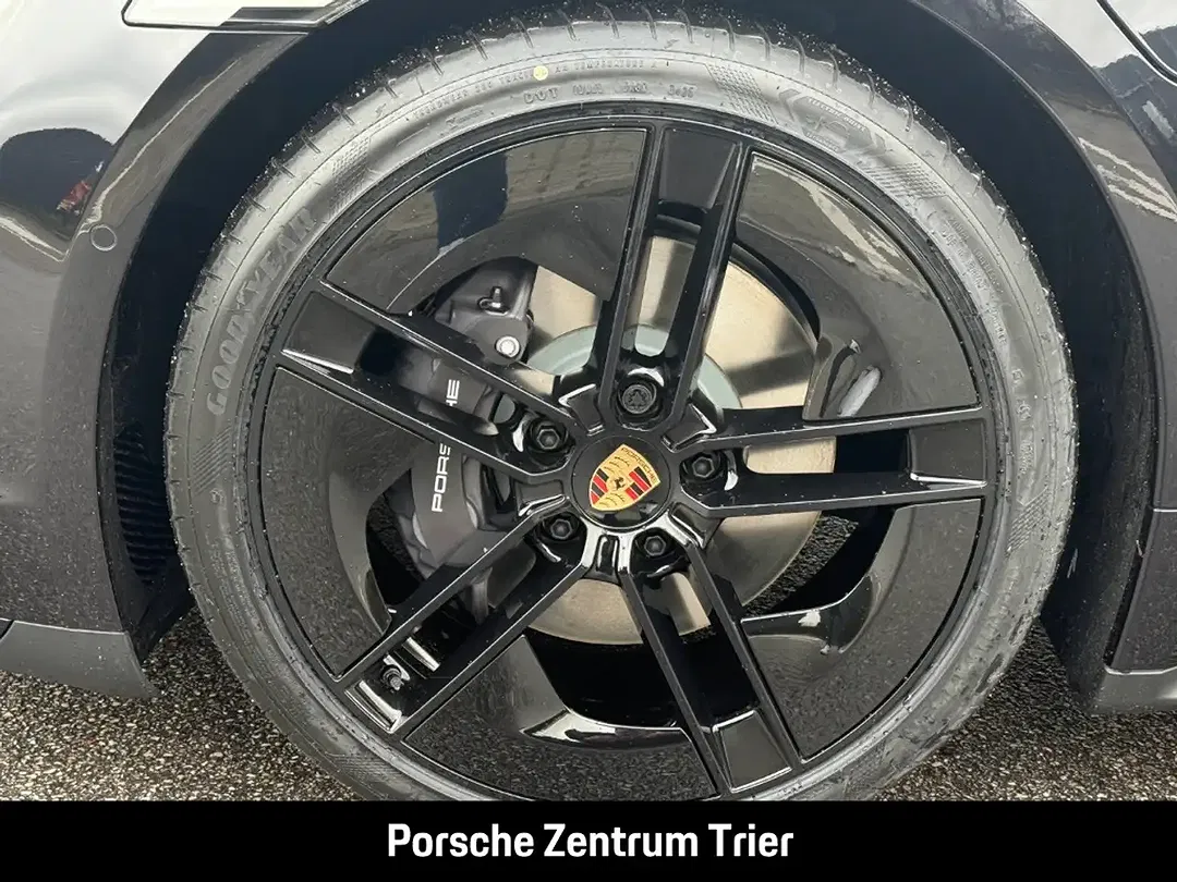Porsche Taycan - Thumbnail 12