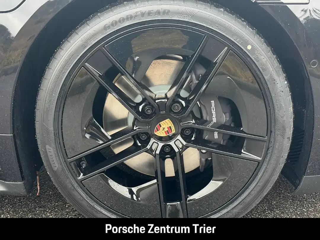 Porsche Taycan - Thumbnail 13