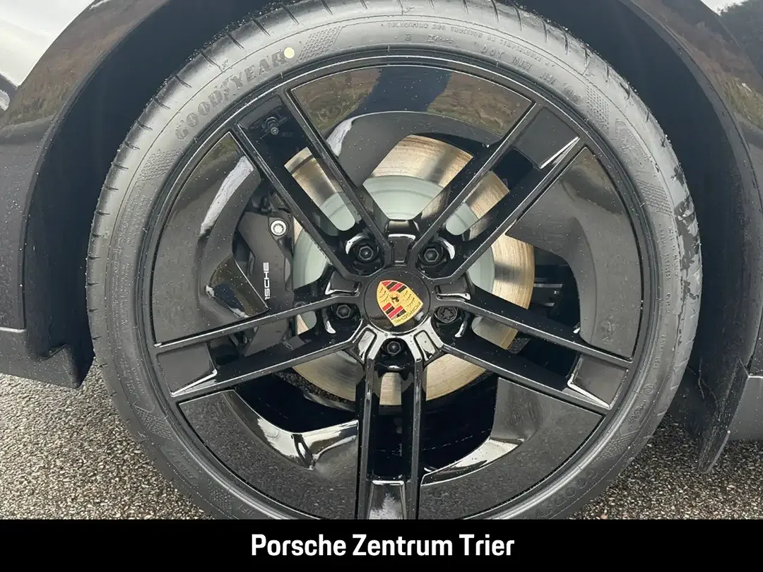Porsche Taycan - Thumbnail 14