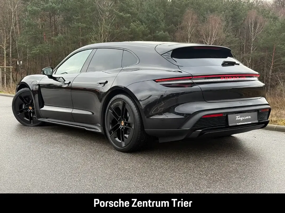 Porsche Taycan - Thumbnail 3