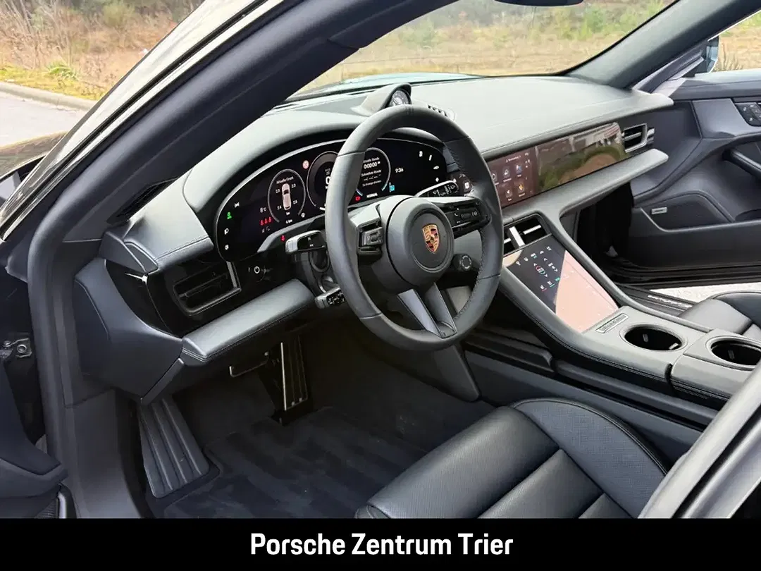 Porsche Taycan - Thumbnail 4