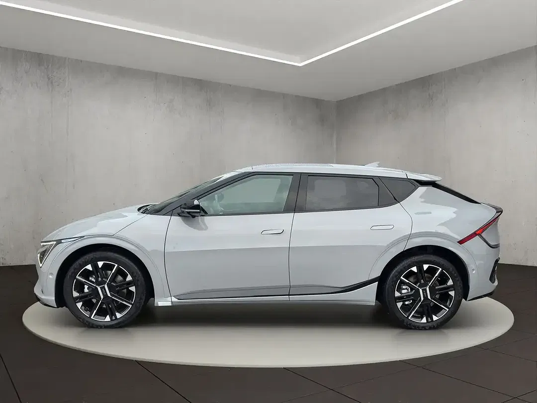 Kia EV6 - Thumbnail 2