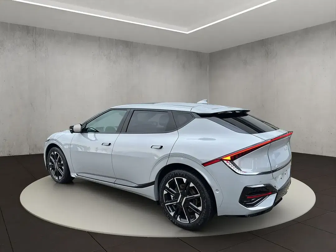 Kia EV6 - Thumbnail 3