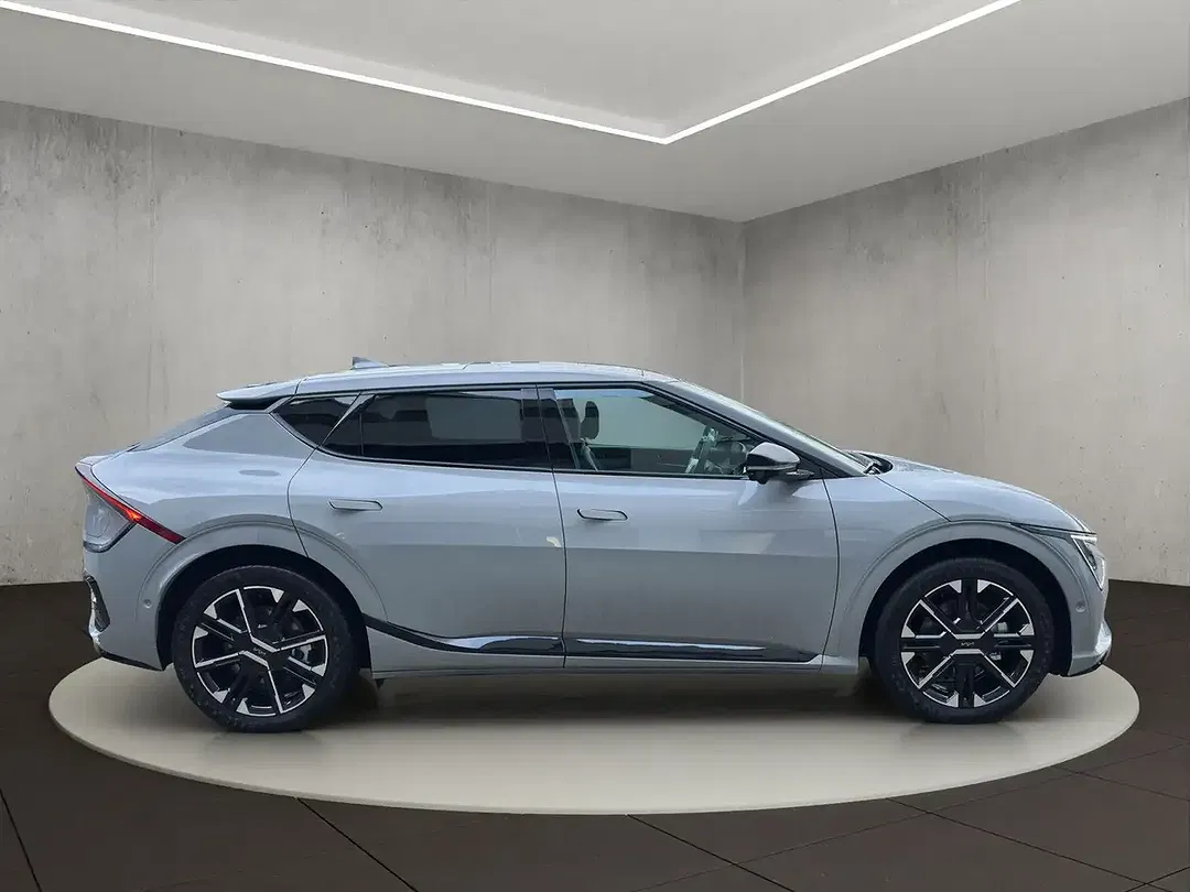 Kia EV6 - Thumbnail 6