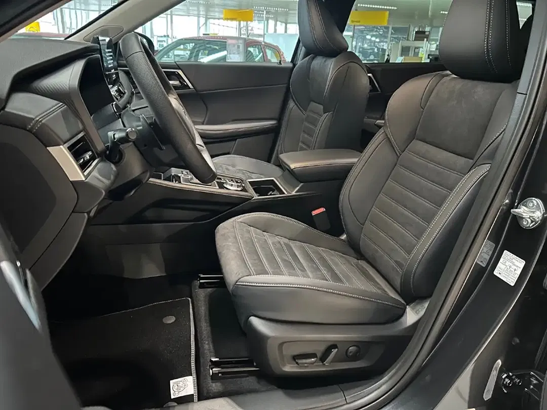 Mitsubishi Outlander - Thumbnail 10