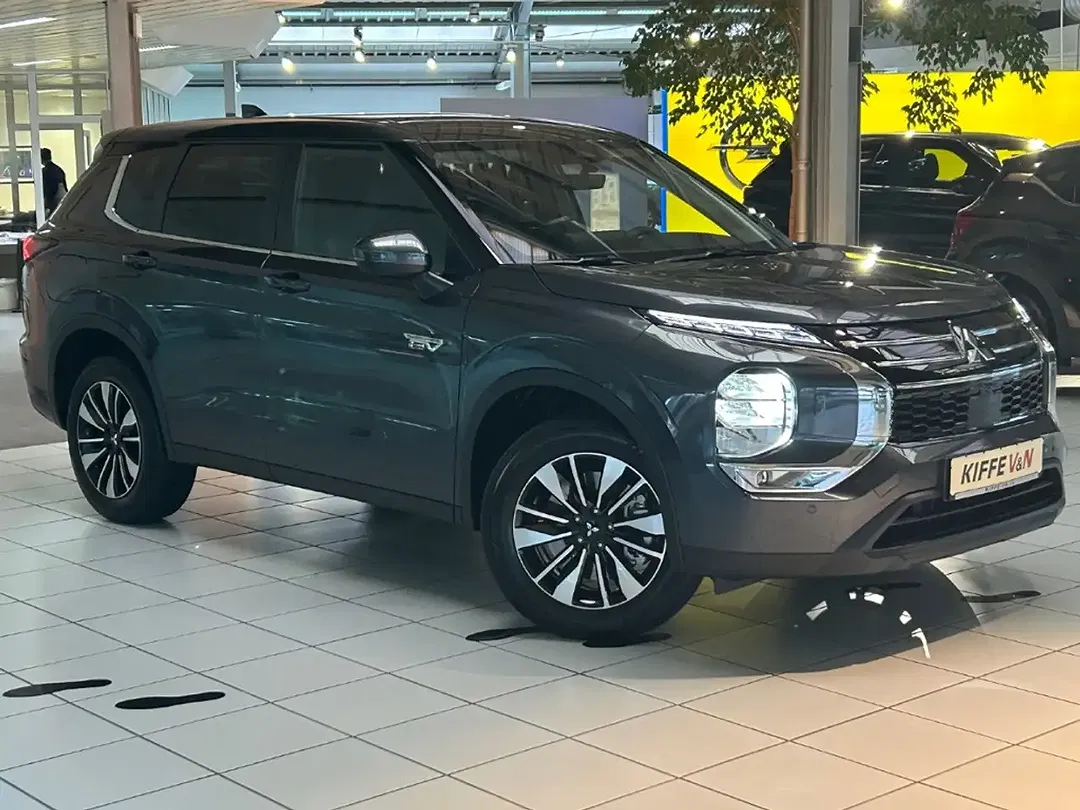 Mitsubishi Outlander - Thumbnail 4