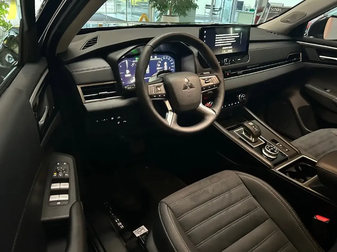 Mitsubishi Outlander - Thumbnail 8
