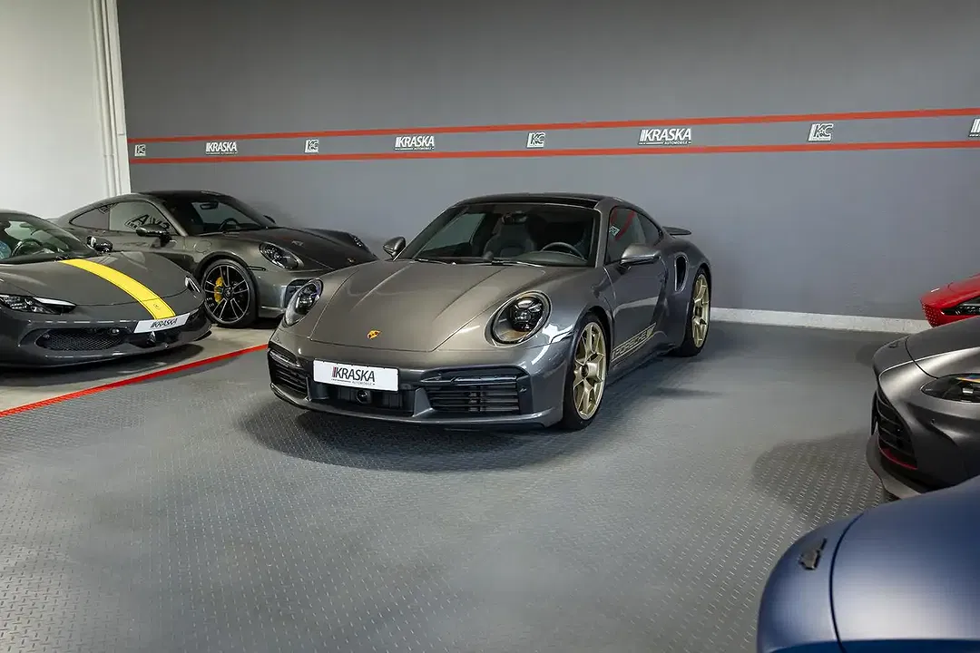 Porsche 992 - Thumbnail 3