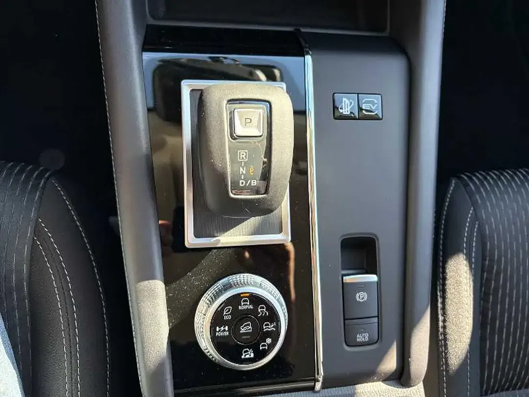Mitsubishi Outlander - Thumbnail 13