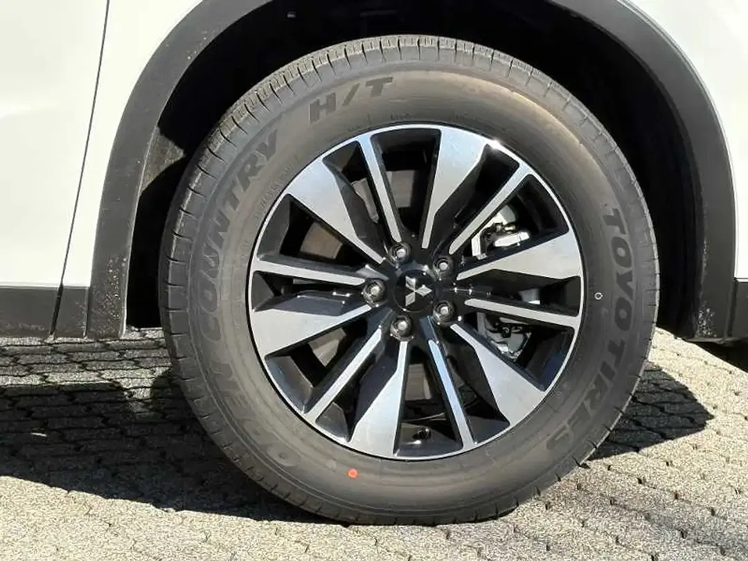 Mitsubishi Outlander - Thumbnail 15