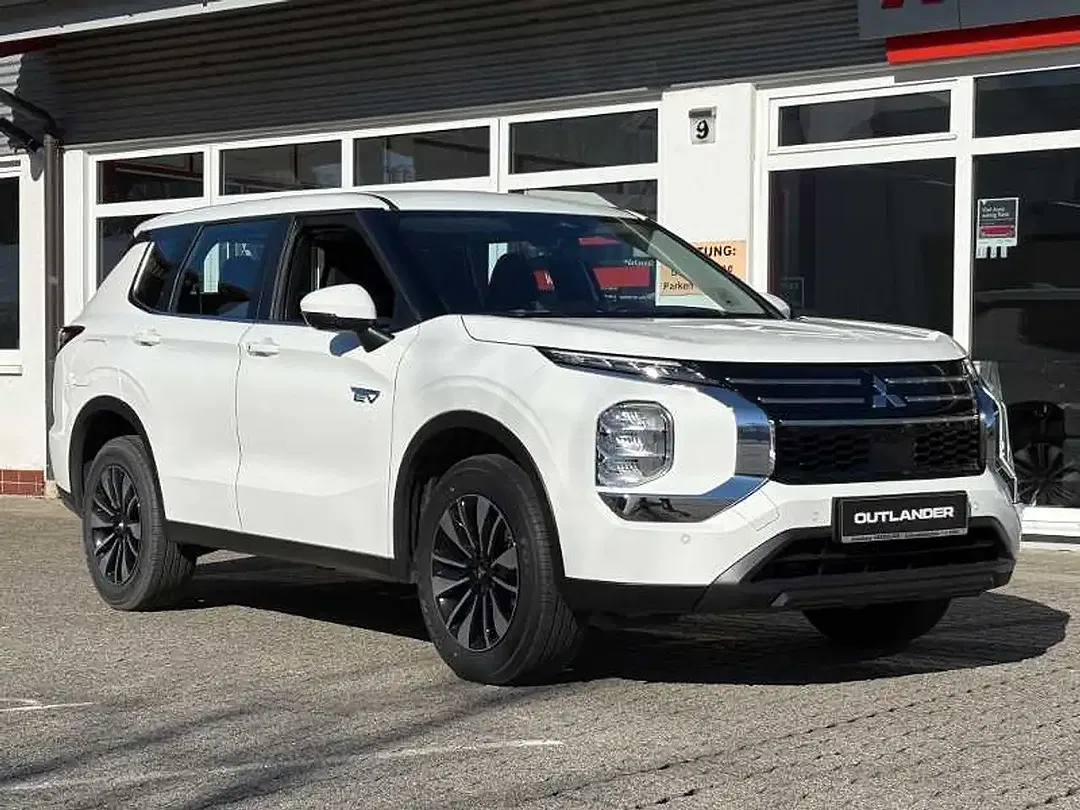 Mitsubishi Outlander - Thumbnail 2