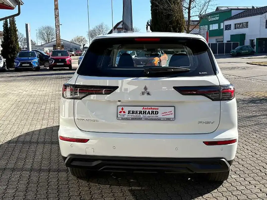 Mitsubishi Outlander - Thumbnail 5