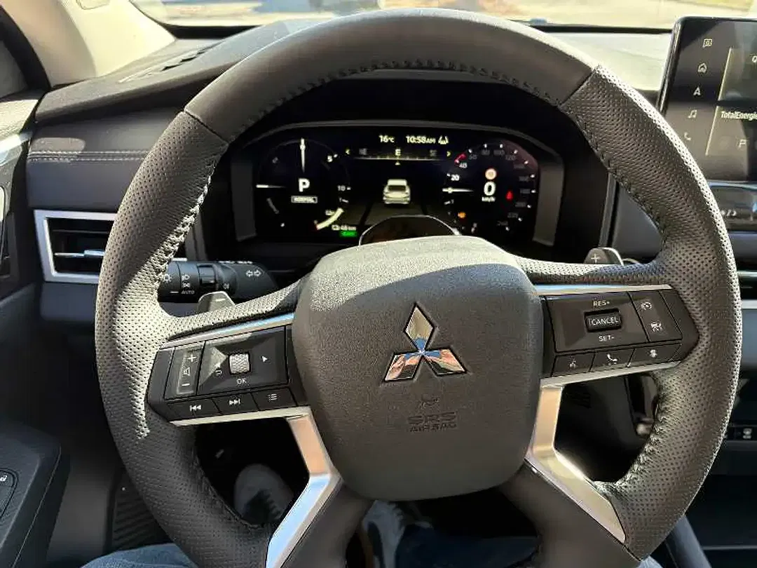 Mitsubishi Outlander - Thumbnail 9