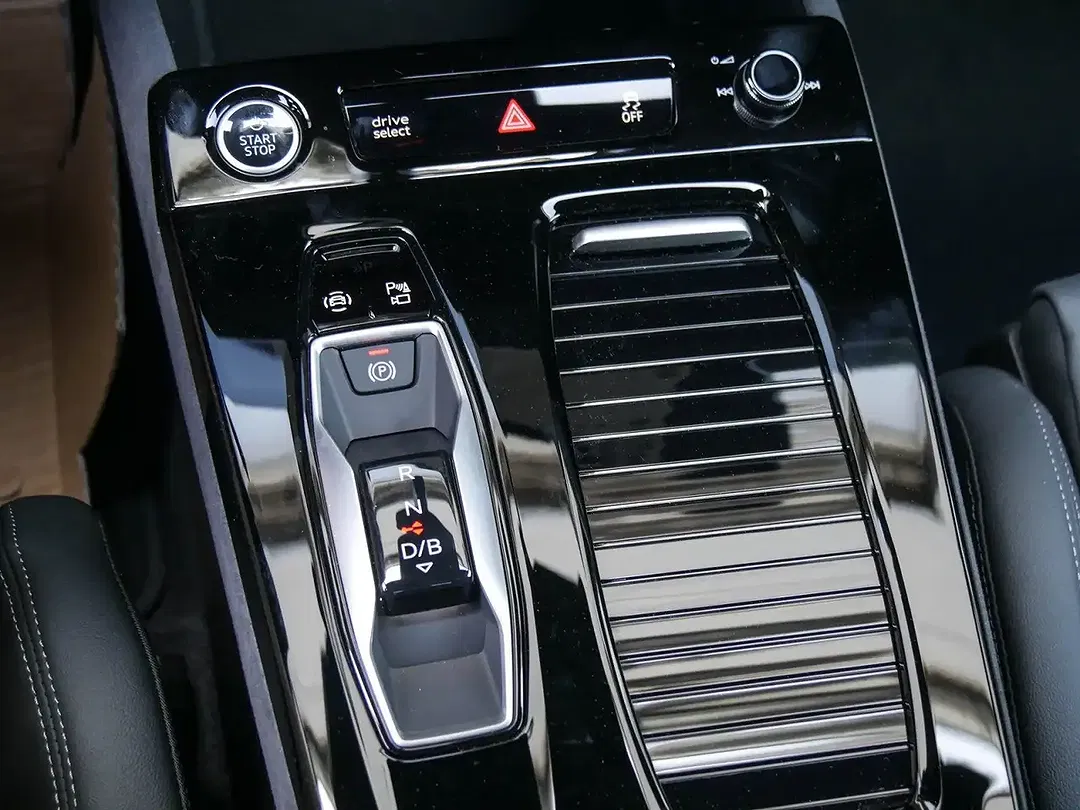 Audi Q6 e-tron - Thumbnail 11