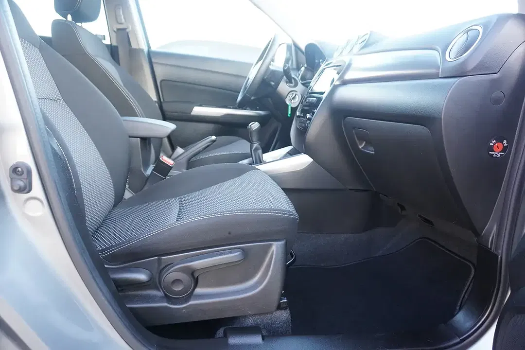Suzuki Vitara - Thumbnail 11
