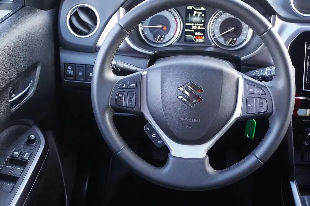 Suzuki Vitara - Thumbnail 14