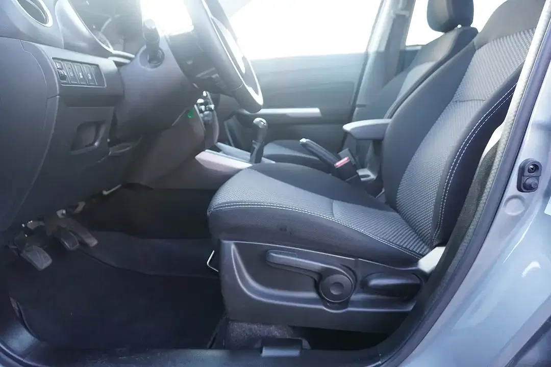 Suzuki Vitara - Thumbnail 8