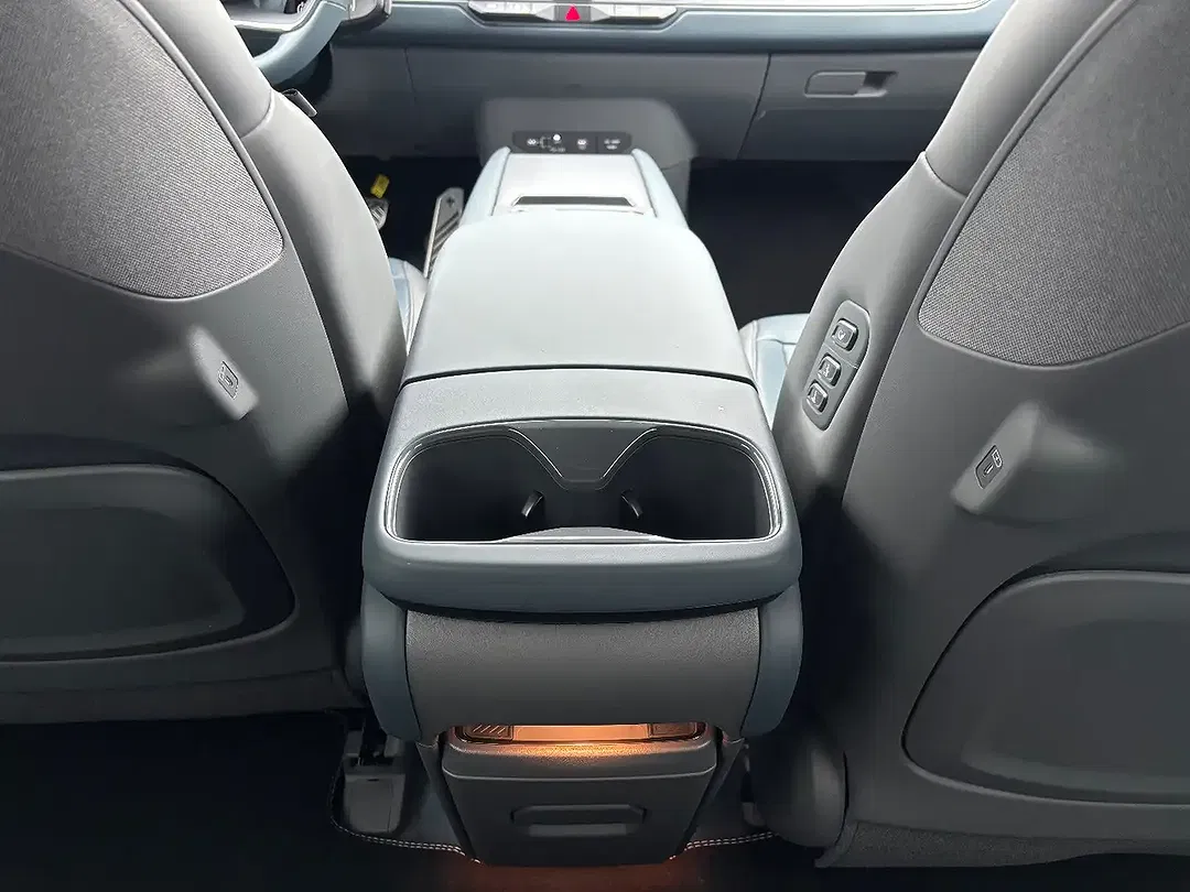 Kia EV9 - Thumbnail 12