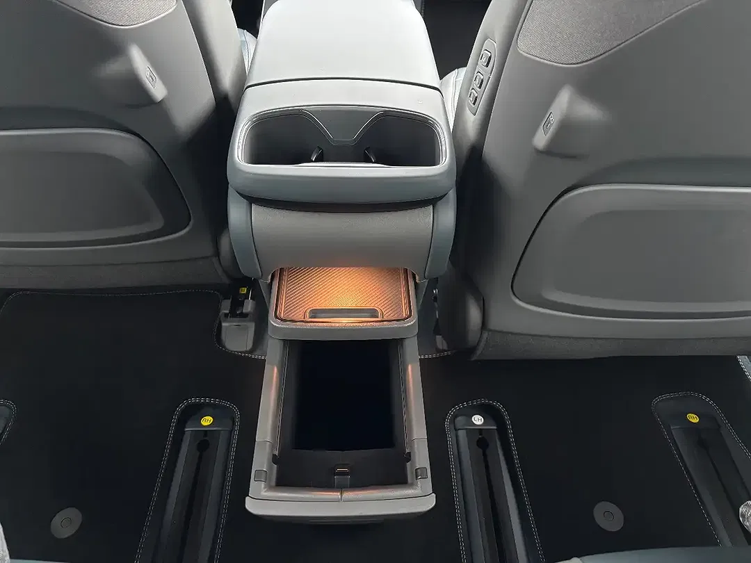 Kia EV9 - Thumbnail 13