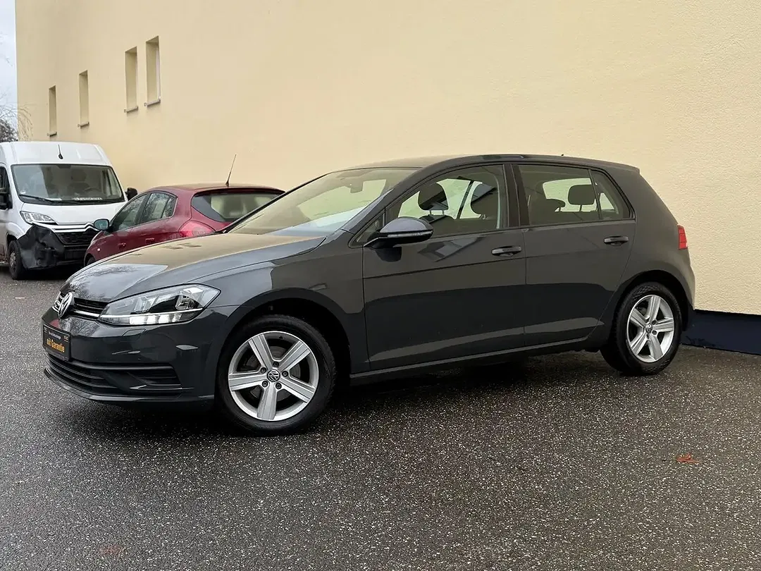 Volkswagen Golf - Thumbnail 2