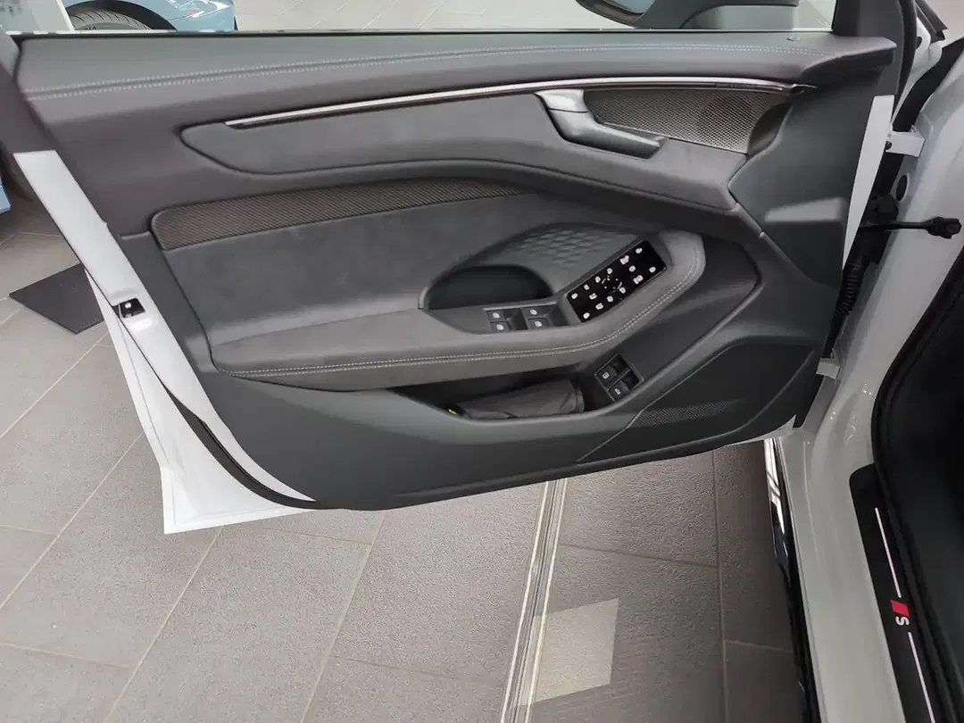 Audi A6 - Thumbnail 13