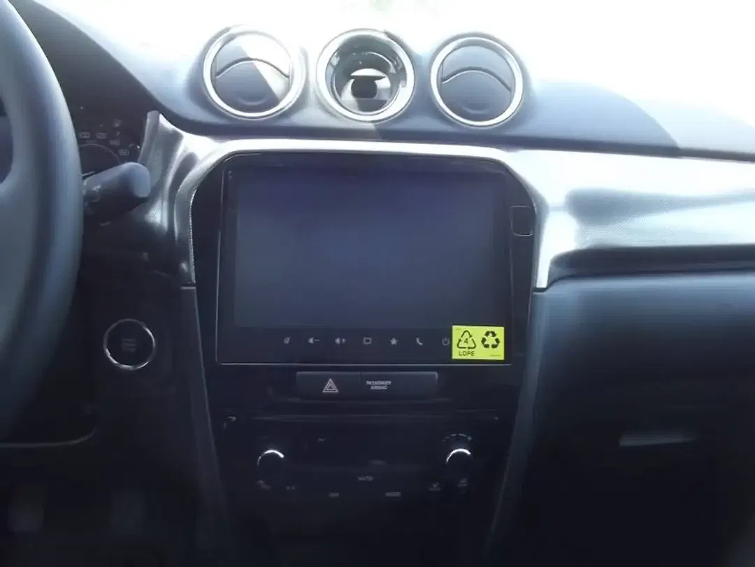 Suzuki Vitara - Thumbnail 13