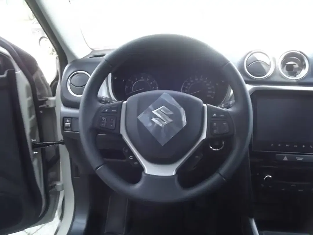 Suzuki Vitara - Thumbnail 14