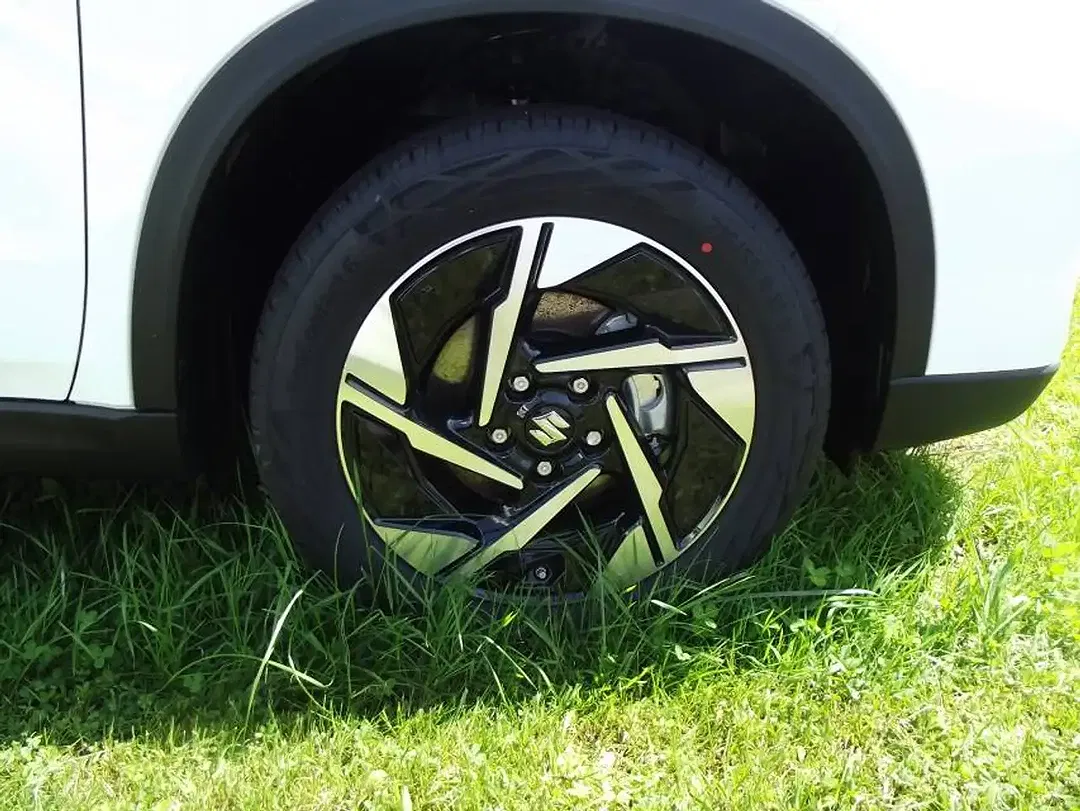 Suzuki Vitara - Thumbnail 4